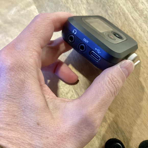 Shure MoveMic Wireless Microphone Kit - Picture 6 of 11